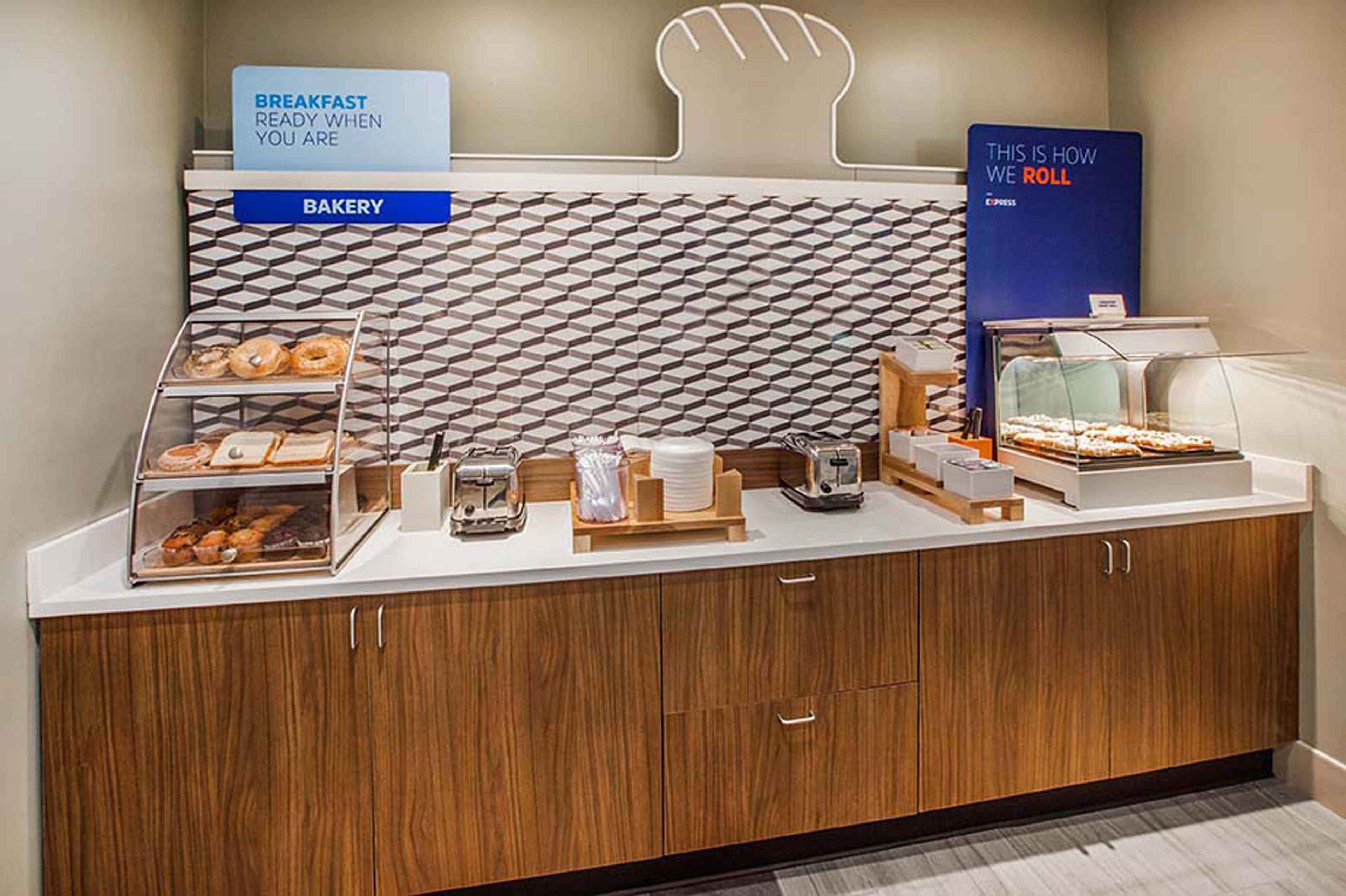Holiday Inn Express Niles By Ihg Exterior photo
